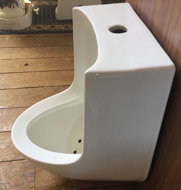Side view Standard Exposed trap wall mount urinal