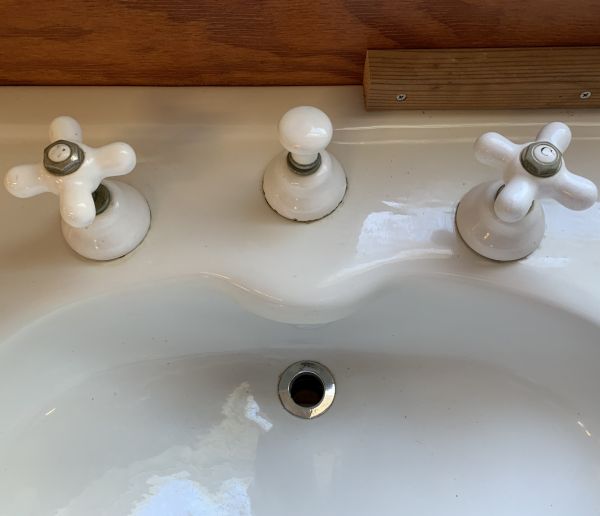 Standard pedestal sink faucets