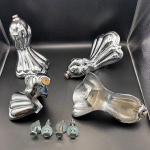 Reproduction set of chrome clawfoot tub feet